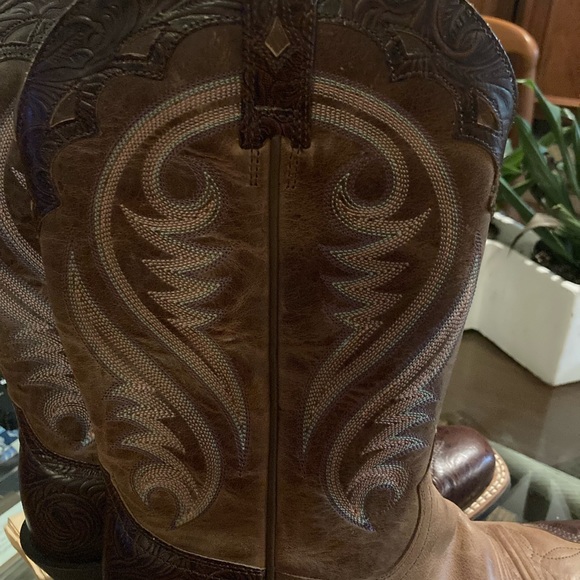 Women’s Ariat square toed boots - Picture 6 of 6
